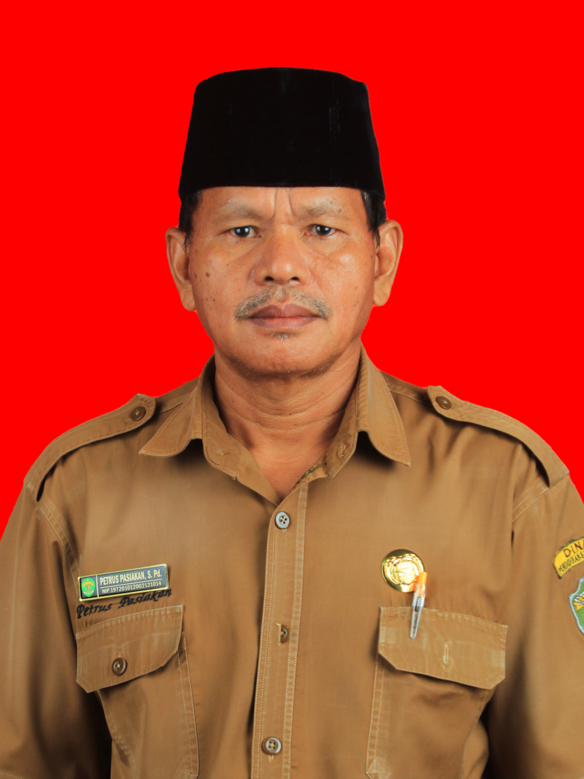 Petrus Pasiakan, S. Pd.